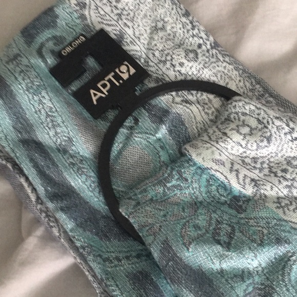 Scarf - Picture 2 of 4